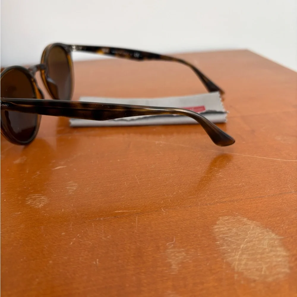 Ray-Ban Black Round Sunglasses with Brown Case and Light Blue Cloth
